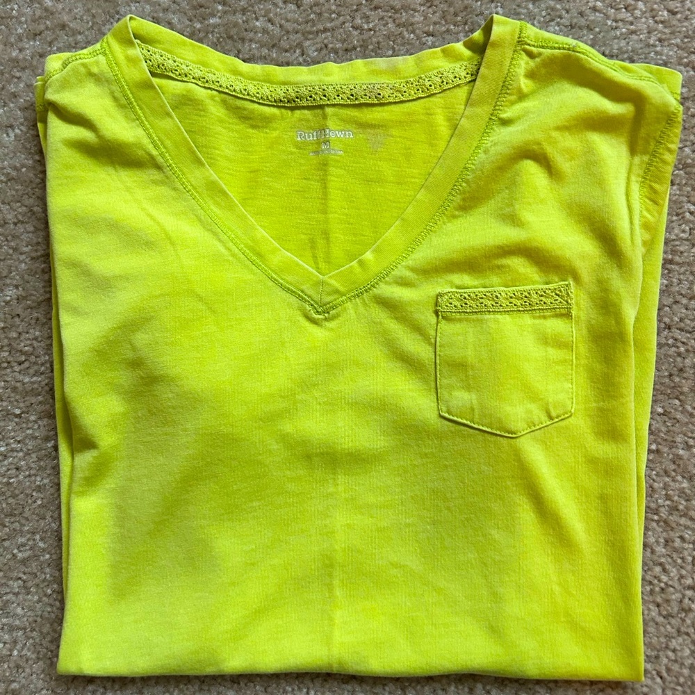 Women’s T-shirt by RuffHewn, light green, medium, lightweight fabric Good Cond!!